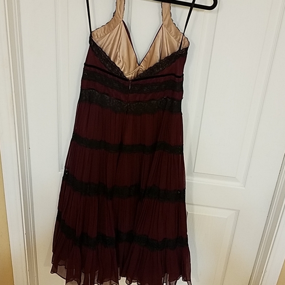 SOLD🎉host pick🎉BCBG Maxazria Burgundy dress - Picture 4 of 8